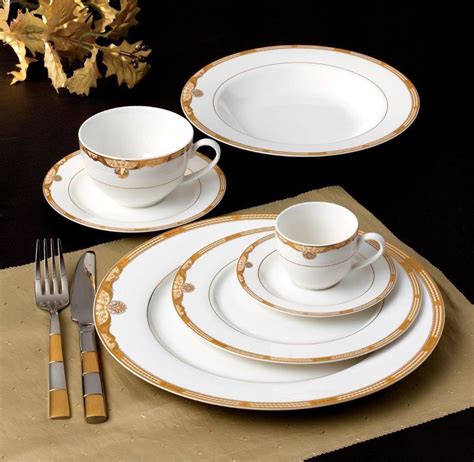 Luxury dinner plates in porcelain 